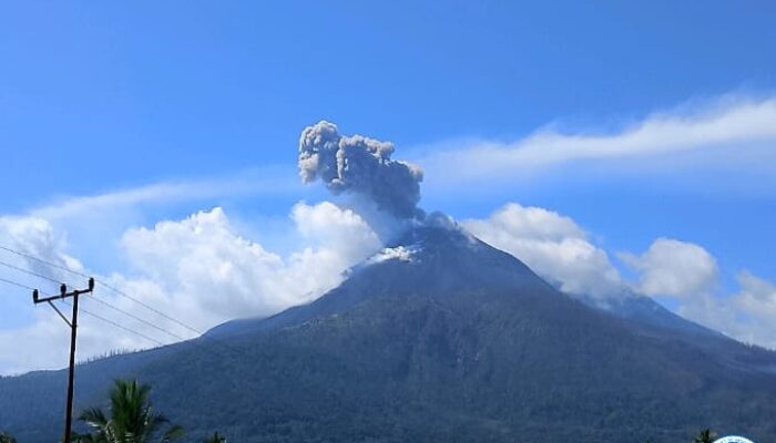 Sepanjang Hari Sabtu Vigili Paskah, Lewotobi Laki-Laki Erupsi 33 Kali