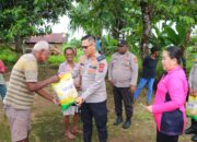 Wujudkan Polri Untuk Masyarakat, Kapolres Tual Beri Beras untuk Warga Tak Mampu