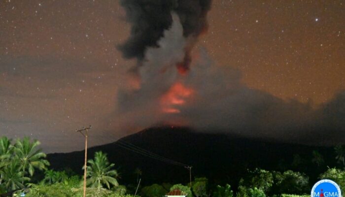 Kembali Erupsi, Kolom Abu Lewotobi laki-Laki  Capai 3.500 Meter dari Puncak