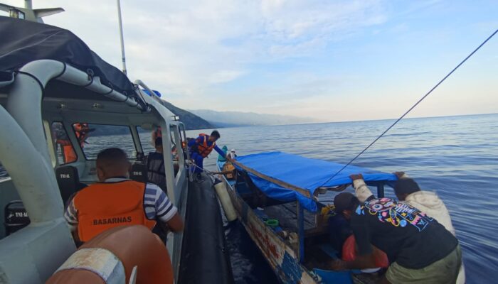 Mesin Kapal Rusak, SAR Gabungan Selamatkan 6 Nelayan