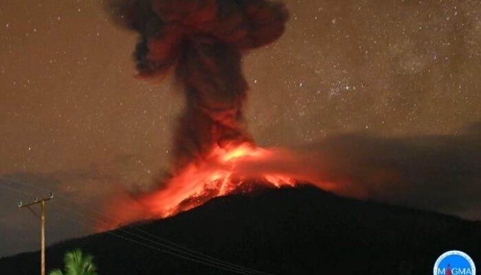 Erupsi Eksplosif, Lewotobi Laki-Laki Lontarkan Material Pijar