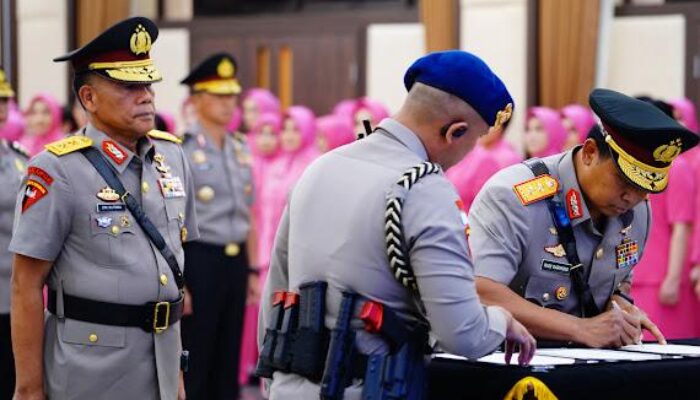 Resmi. Irjen Pol. Rudi Darmoko Gantikan Irjen Pol. Daniel Silitonga Sebagai Kapolda NTT