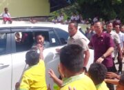 Demi Ketemu Gibran, Siswa dan Guru SD Komodo Inerie Jalan Kaki 5 km