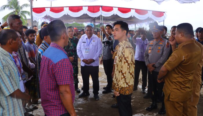 Kunjungi Sikka, Wapres Gibran Bantu Petani, Nelayan dan Pelajar