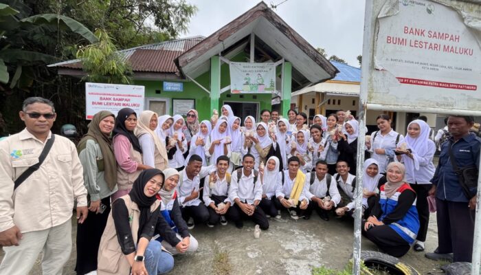 Kunjungi Kelompok Binaan CSR Pertamina, Mahasiswa Poltekkes Kemenkes Maluku Belajar Kelola Sampah
