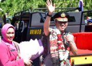 Brigjen Pol. Awi Setiyono Pamit dari NTT, Dilepas Haru Lewat Tradisi Pedang Pora