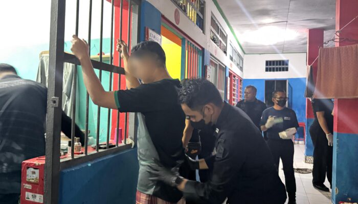 Geledah Lapas Kupang, Kanwil Ditjenpas NTT  Tegaskan Komitmen Napi Bebas HP dan Narkoba