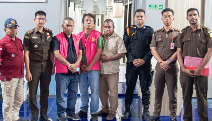 Diduga Rugikan Negara Rp 1,2 M, Kontraktor dan Staf PT Citra Putera Laterang Ditahan Jaksa Kejari Alor