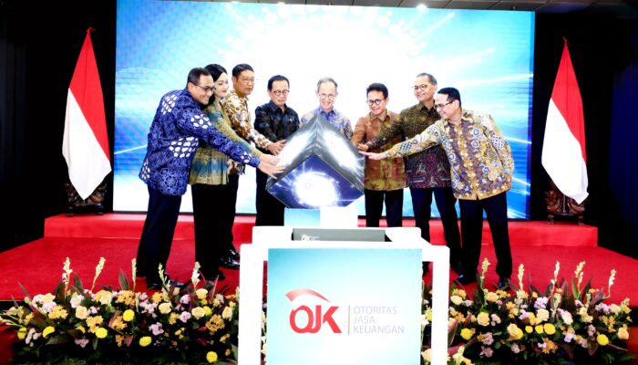 Otoritas Jasa Keuangan Kukuhkan Keanggotaan Komite Pengembangan Keuangan Syariah Indonesia
