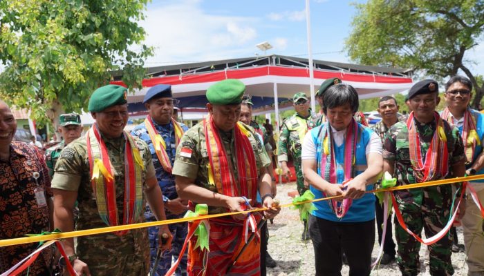 Resmikan Program Kolaborasi Pembangunan SMPN Oepoli, Danrem 161/Wira Sakti Dukung  Pendidikan di Perbatasan RI–RDTL