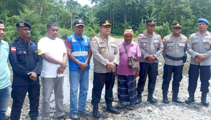Prihatin Nasib Warga Terisolir, Kapolres Ende Tinjau Sungai Lowolaka dan Bantu Warga Wewaria   