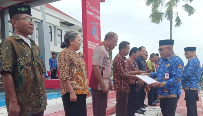 Pensiun, 24 ASN Lembata Terima Piagam Penghargaan Purna Bakti