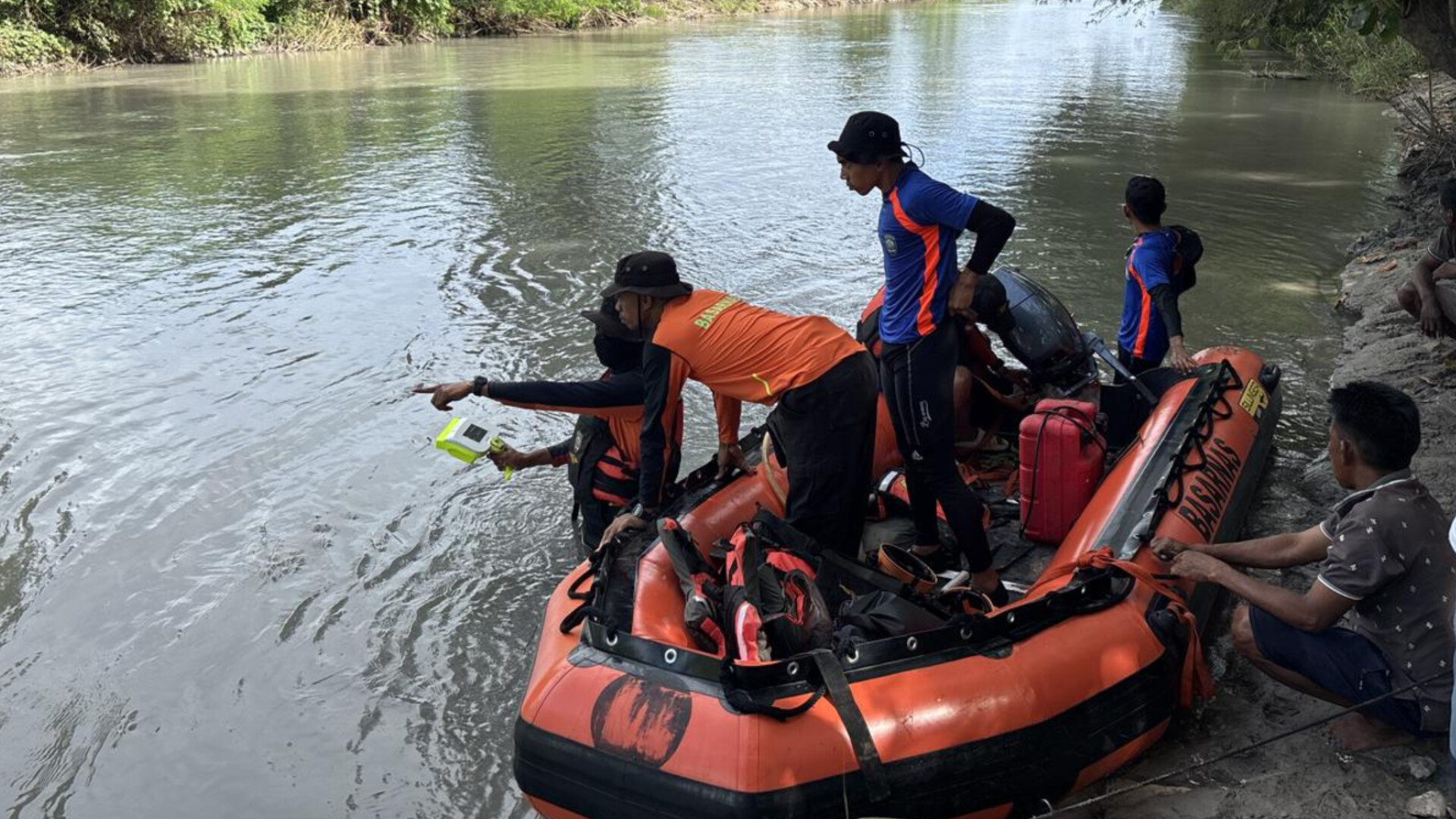 Ijin Cuci Pakaian di Sungai, Warga Desa Mondu Diduga Hanyut, Pencarian SAR Masih Nihil