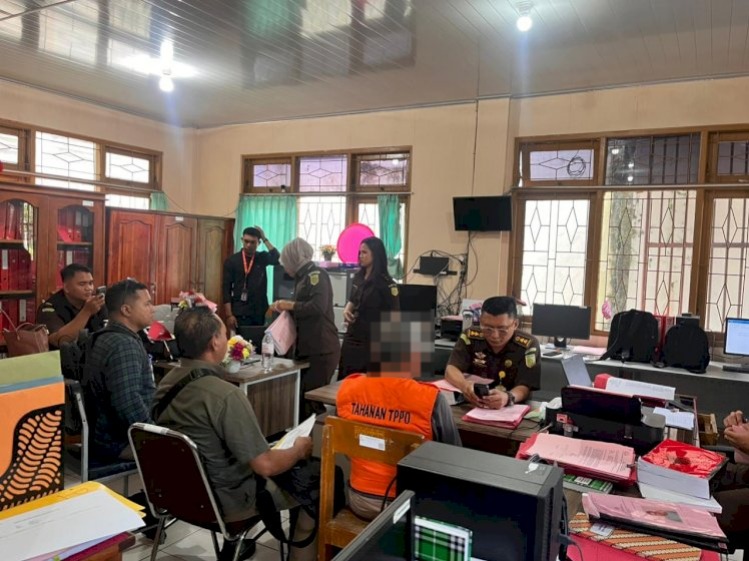 Berkas Lengkap, Polda NTT  Serahkan Tersangka TPPO ke JPU Kejari Kota Kupang