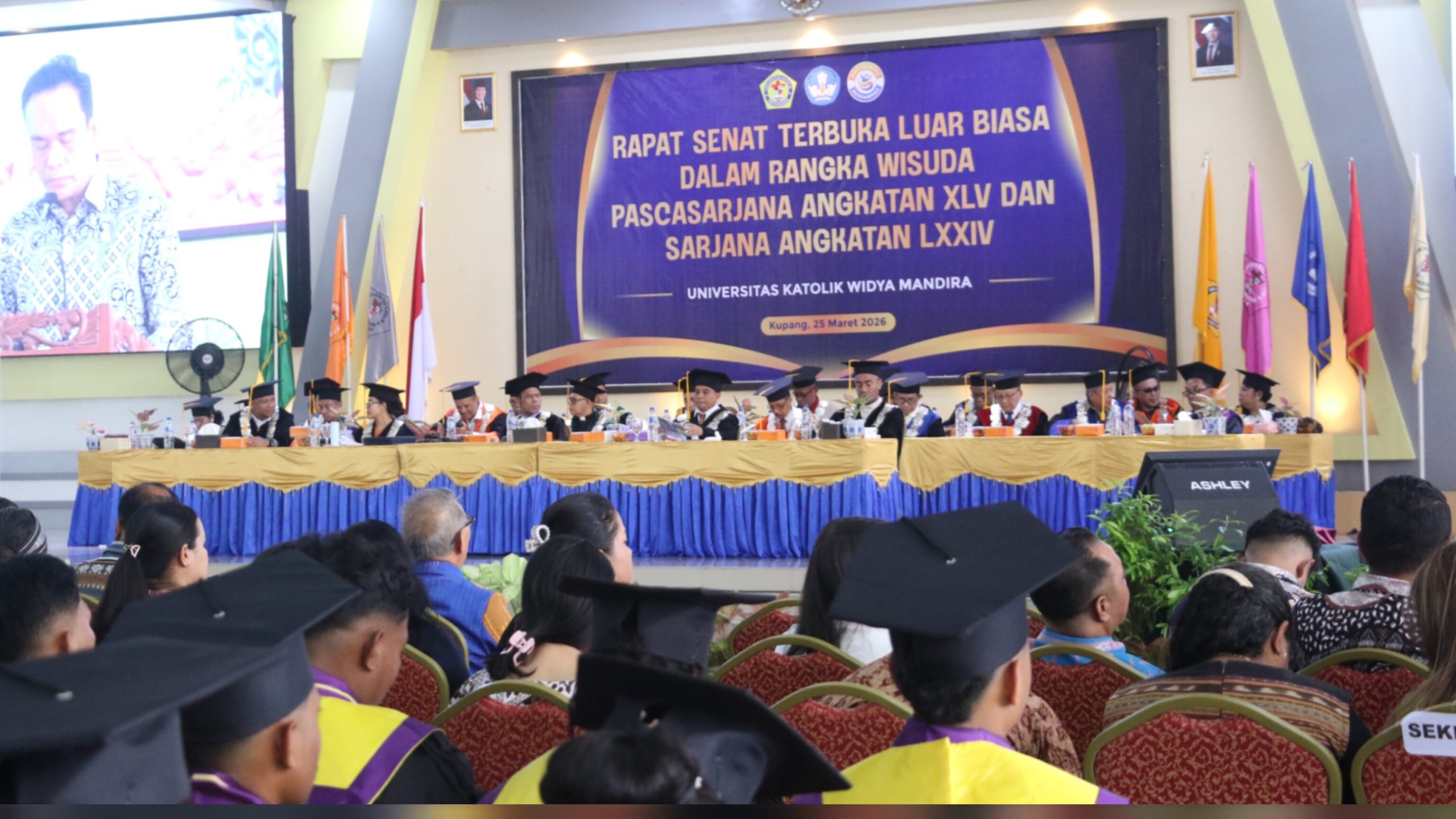 Unwira Kupang  Cetak Ratusan Wisudawan Baru,  Gubernur Ajak Bangun NTT