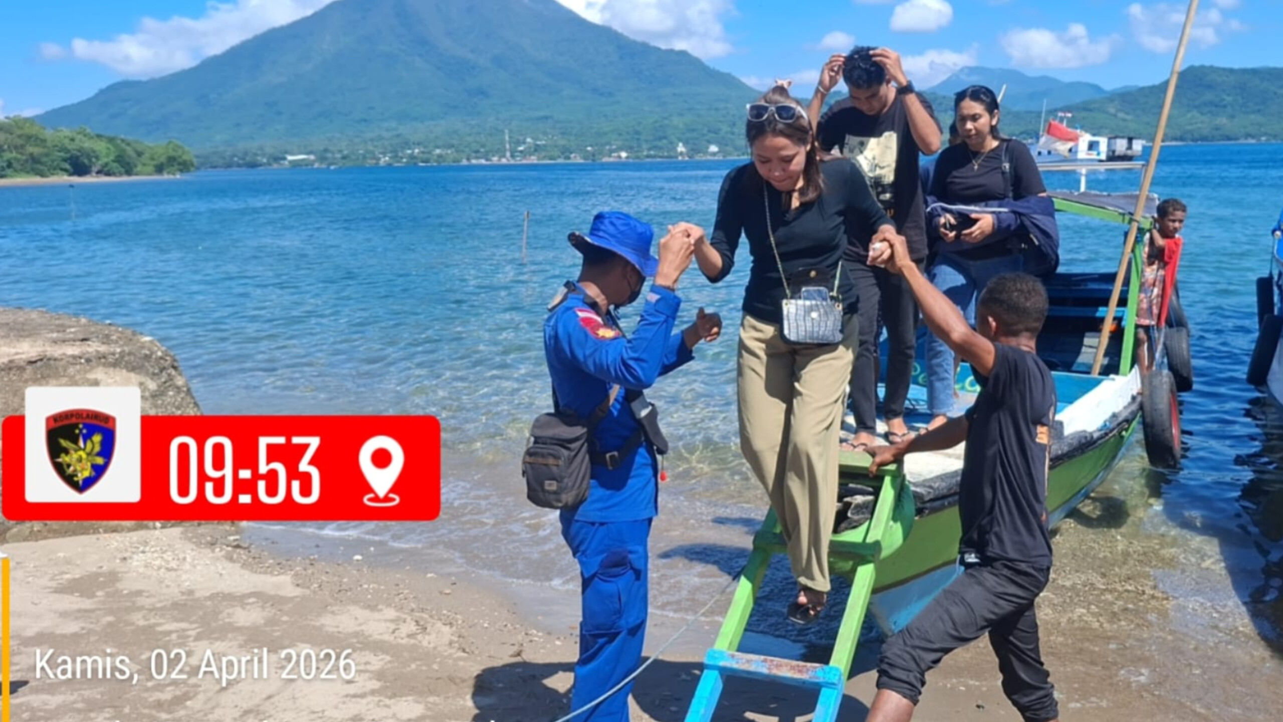 Polairud NTT Amankan Penyebrangan  Peziarah Semana Santa Larantuka