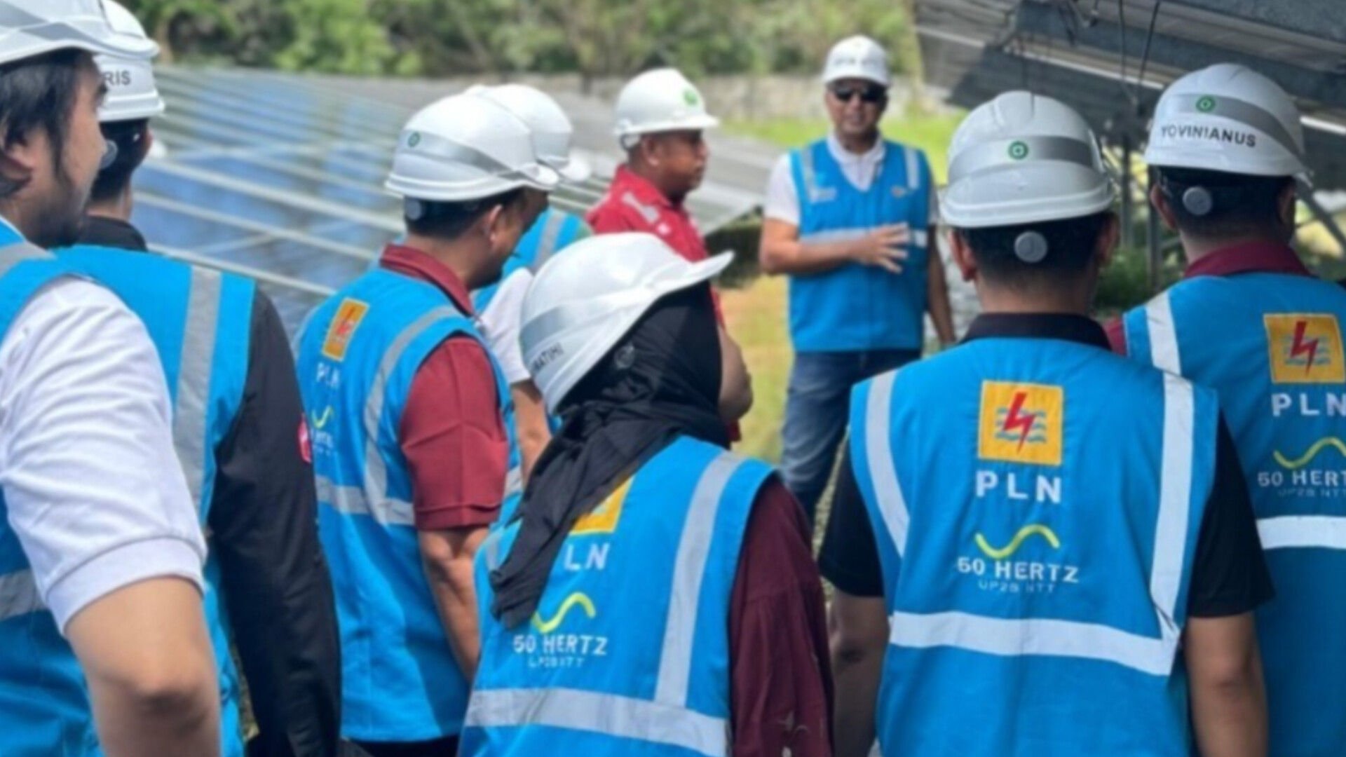 Bangun Kolaborasi, PLN Visitasi ke  PLTS Oelpuah Milik PT Surya Energi Indotama