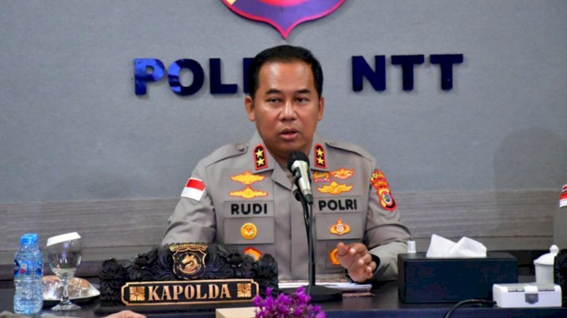 Polda NTT Nonaktifkan Aipda DGL dan Bripda HFI, Diduga Main Solar Subsidi