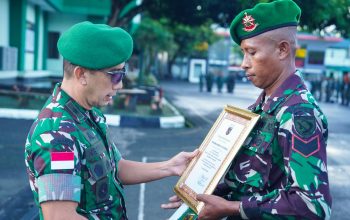 Selamatkan Warga di Jembatan Merah, Sertu Kamarudin Raih Penghargaan Pangdam XV/Pattimura