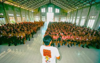 PLN Mobile & K3L Go To School, Kiat PLN UP3 Flores Bagian Timur Budayakan Electrifying Lifestyle