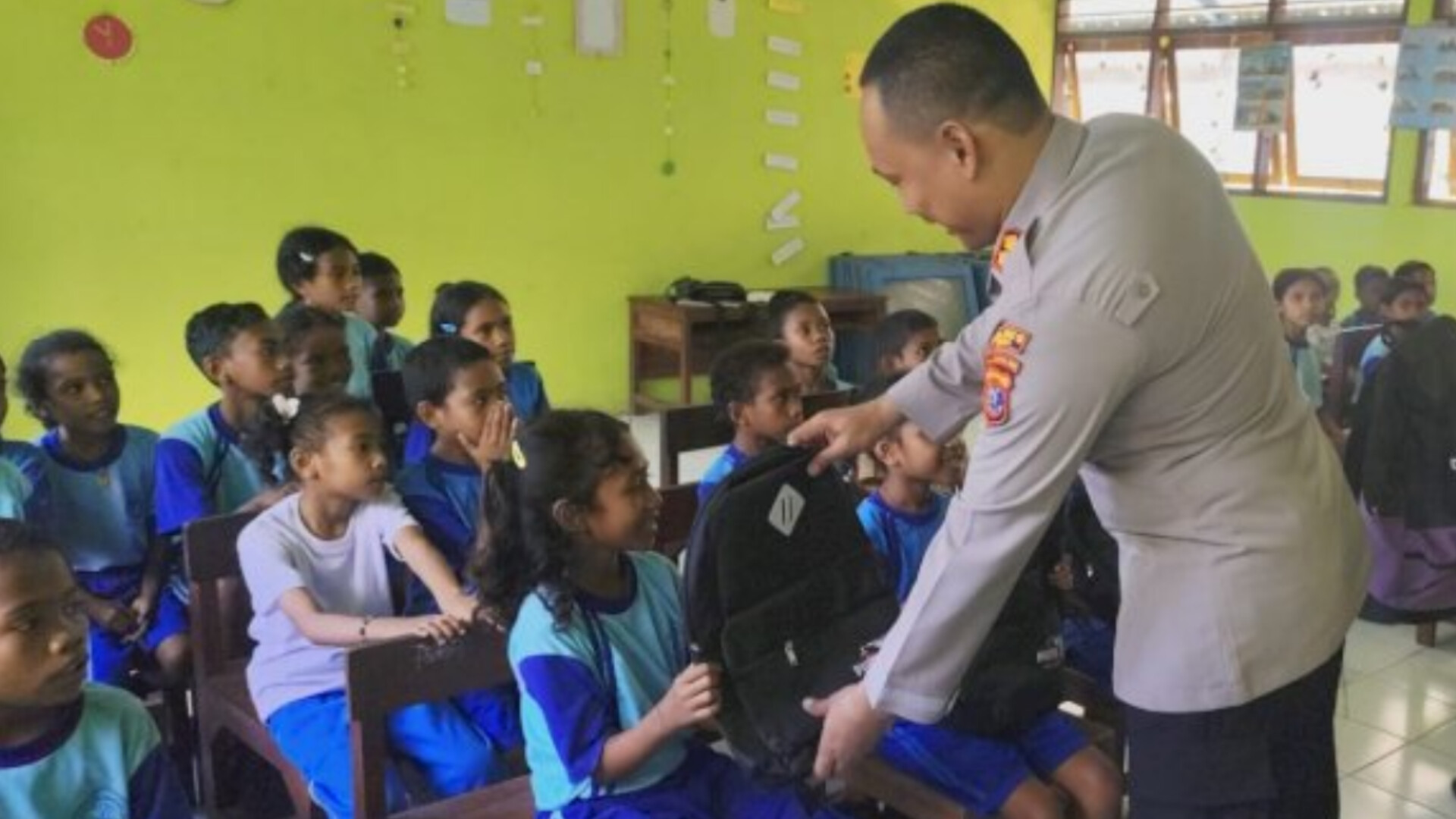 Menembus Pelosok Wukur, Kapolres Sikka Tebar Kepedulian dan Harapan bagi Generasi Penerus Bangsa