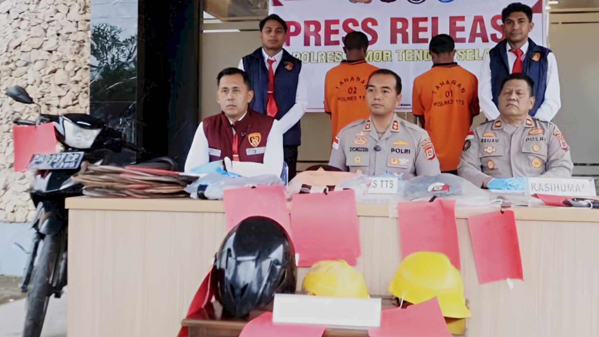 Menyamar Jadi Petugas PLN,  AT dan AP Beraksi Curi Kabel Listrik